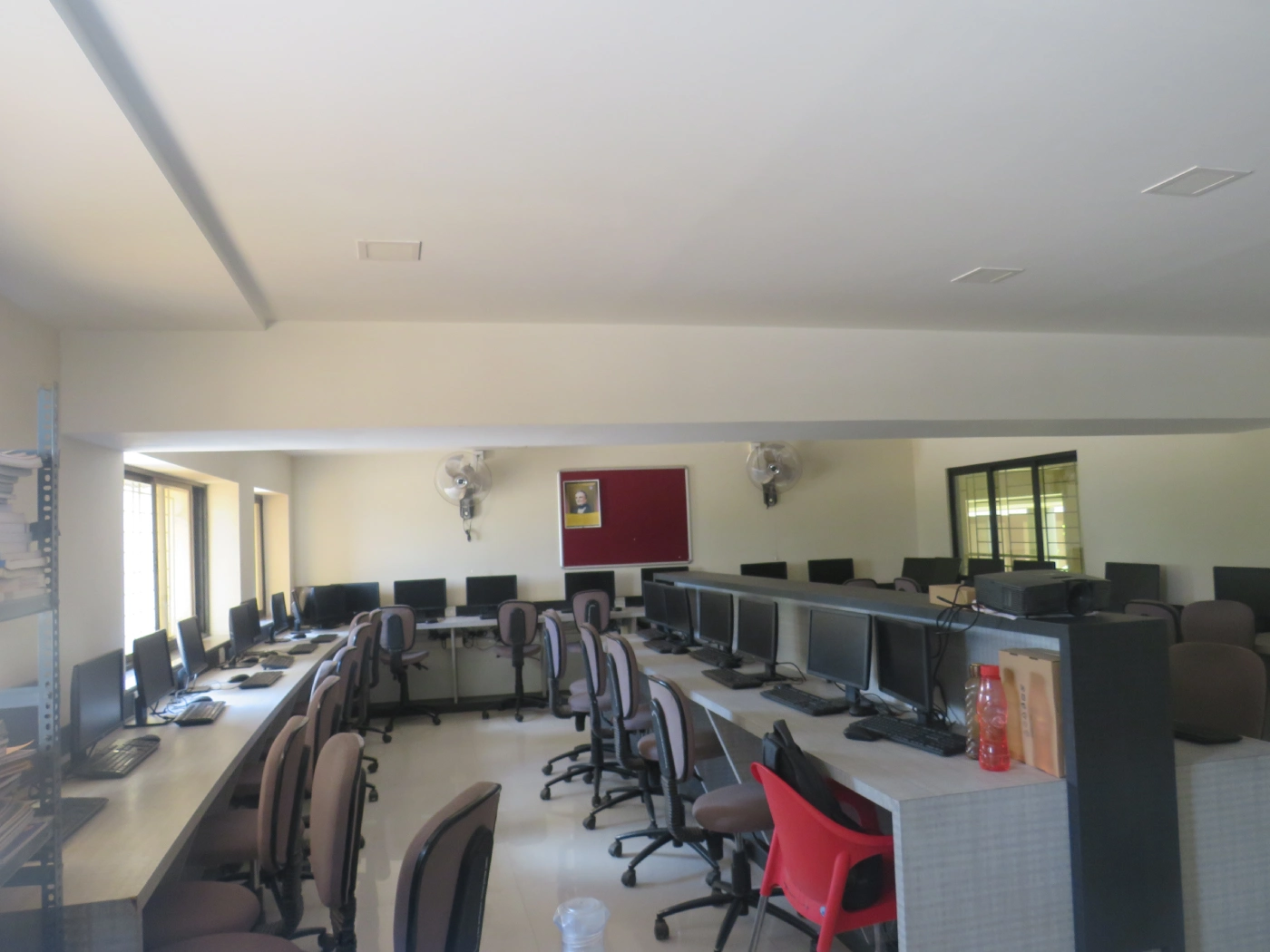 aems-computer-lab-img-02