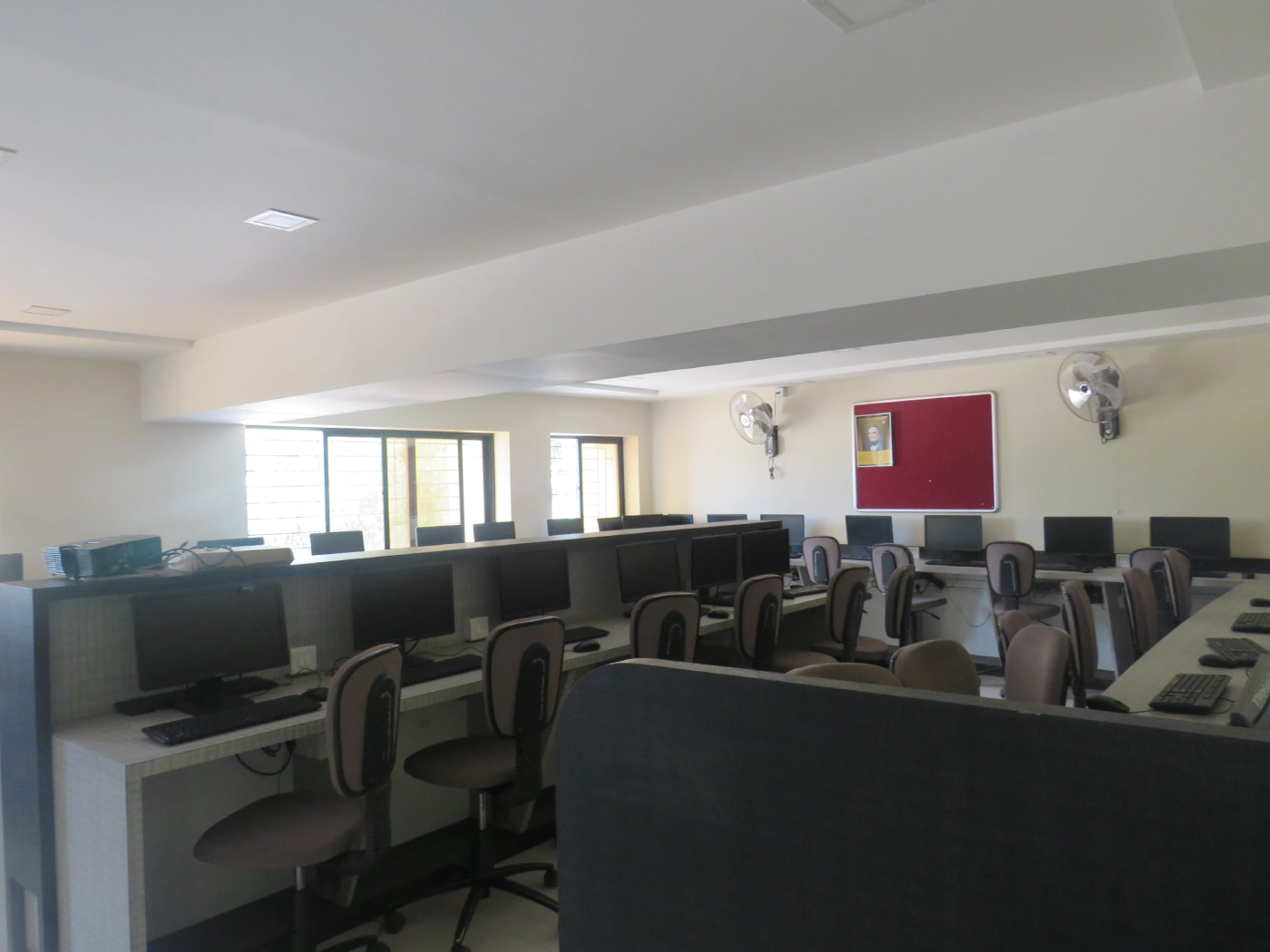 aems-computer-lab-img-03