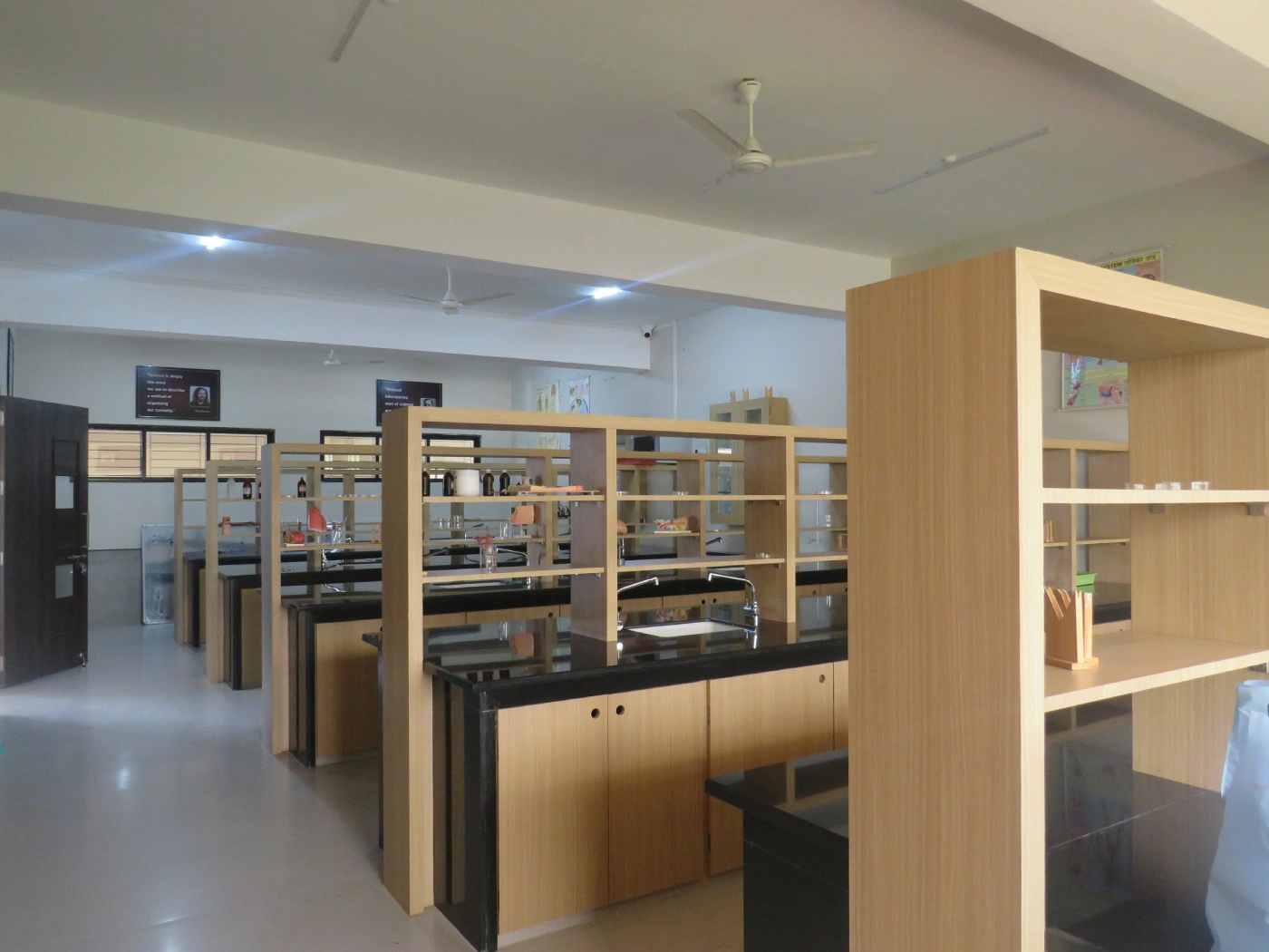 aems-lab-img-01