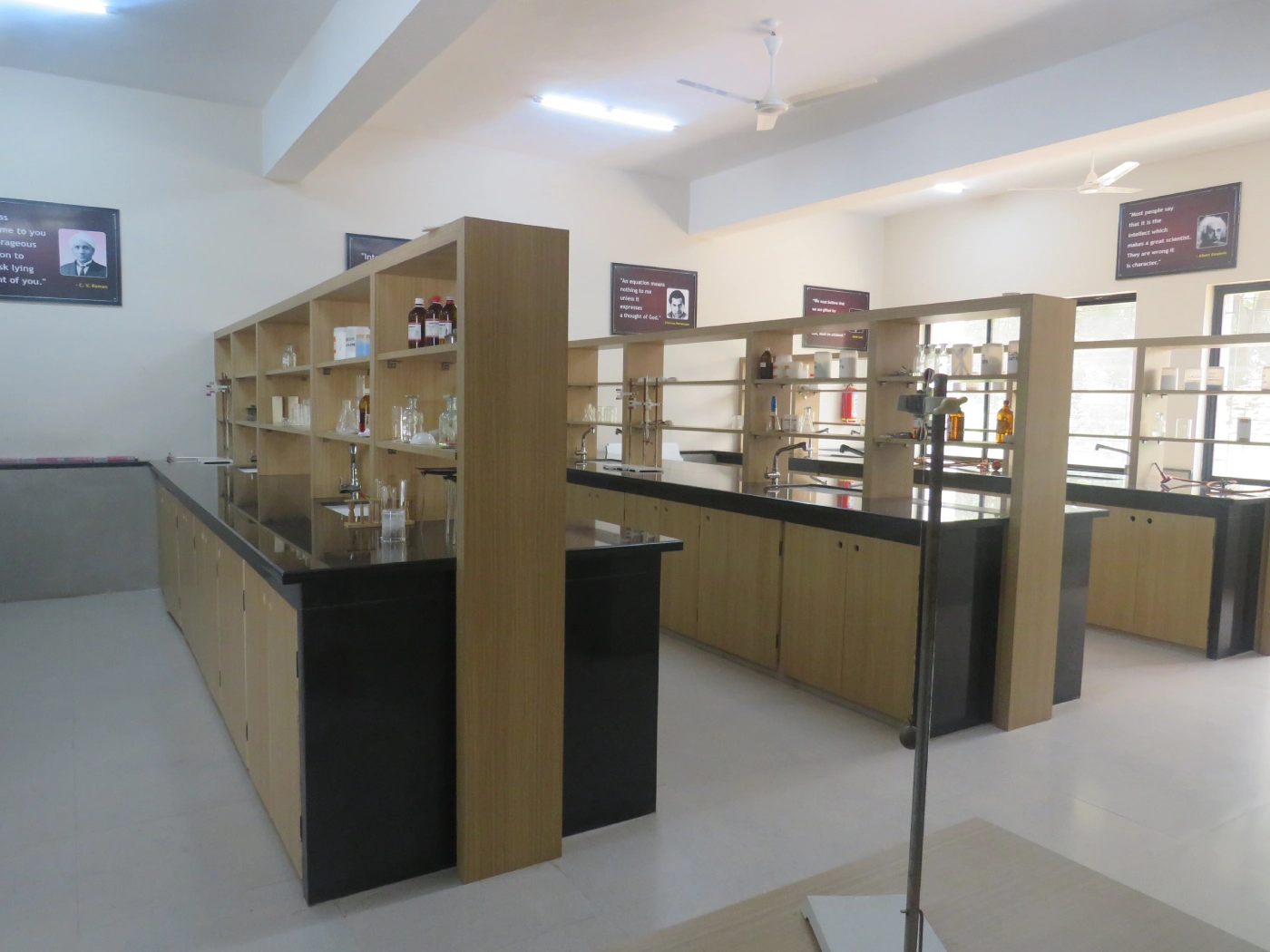 aems-lab-img-04