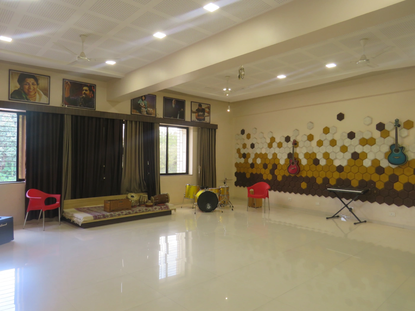 aems-music-room-img-01