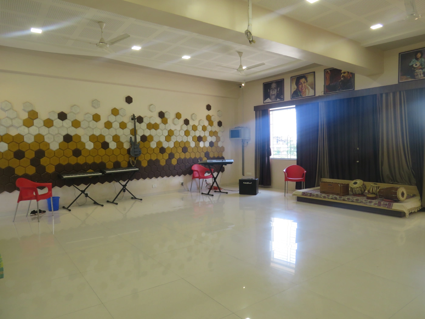 aems-music-room-img-02