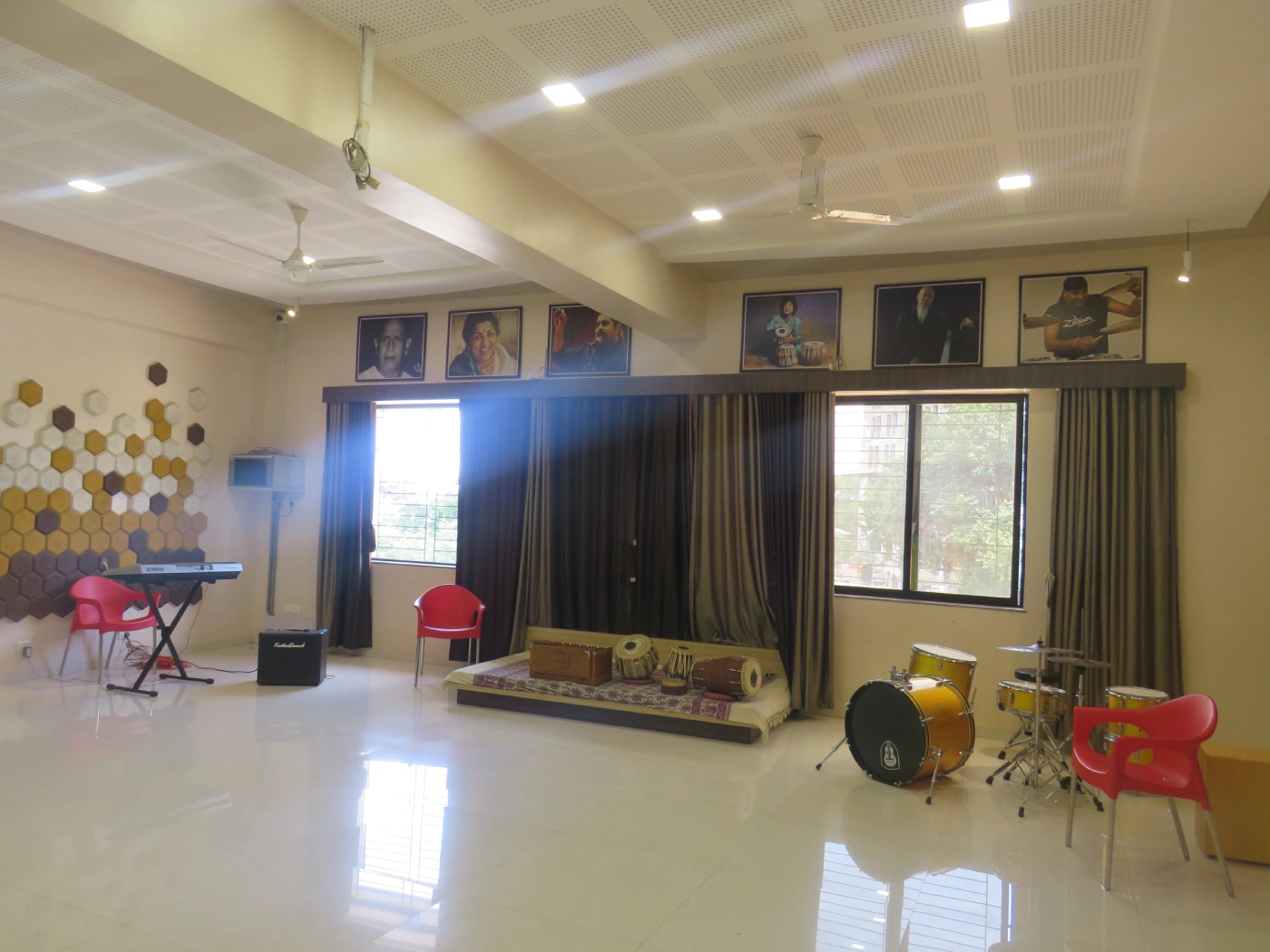 aems-music-room-img-03